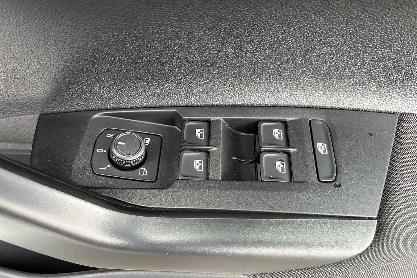 Volkswagen Polo 1.0 TSI Life Hatchback 5dr Petrol Manual 95 ps - FRONT & REAR PARKING SENSORS
