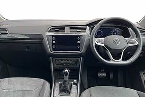 Volkswagen Tiguan 1.4 TSI 13kWh Elegance SUV 5dr Petrol Plug-in Hybrid DSG 245 ps - PANORAMIC SUNR